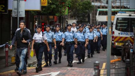 油麻地槍擊事件現場大批「藍帽子」警員到場協助搜