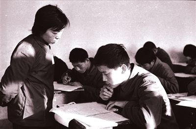 1977年的北京高考現場 圖|CFP
