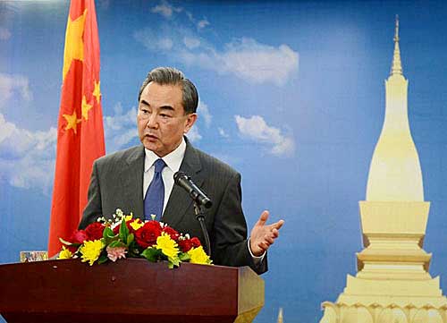 中國外長王毅開展「穿梭外交」