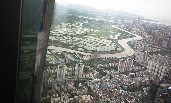 從深圳高樓俯瞰陸港邊界線