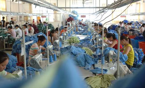 中國工廠裡的勞工正紛紛失業