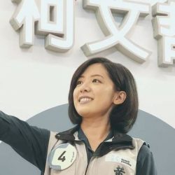 “学姊”黄瀞莹参加柯文哲竞选活动。